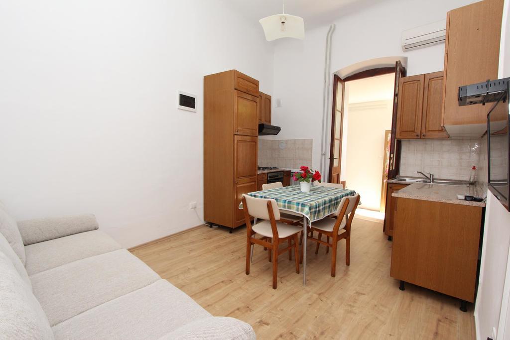 Apartment Riki โรวีน ภายนอก รูปภาพ