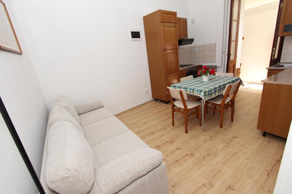 Apartment Riki โรวีน ภายนอก รูปภาพ