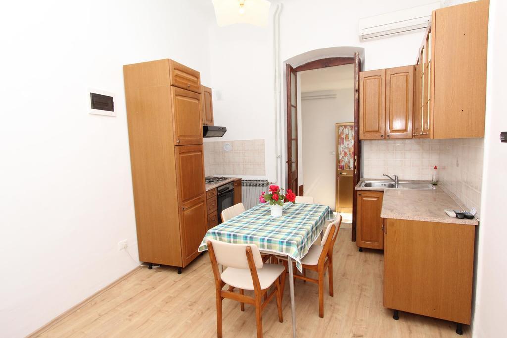 Apartment Riki โรวีน ภายนอก รูปภาพ