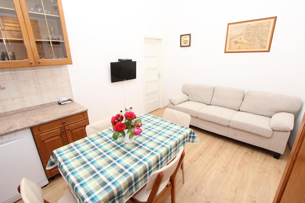 Apartment Riki โรวีน ภายนอก รูปภาพ